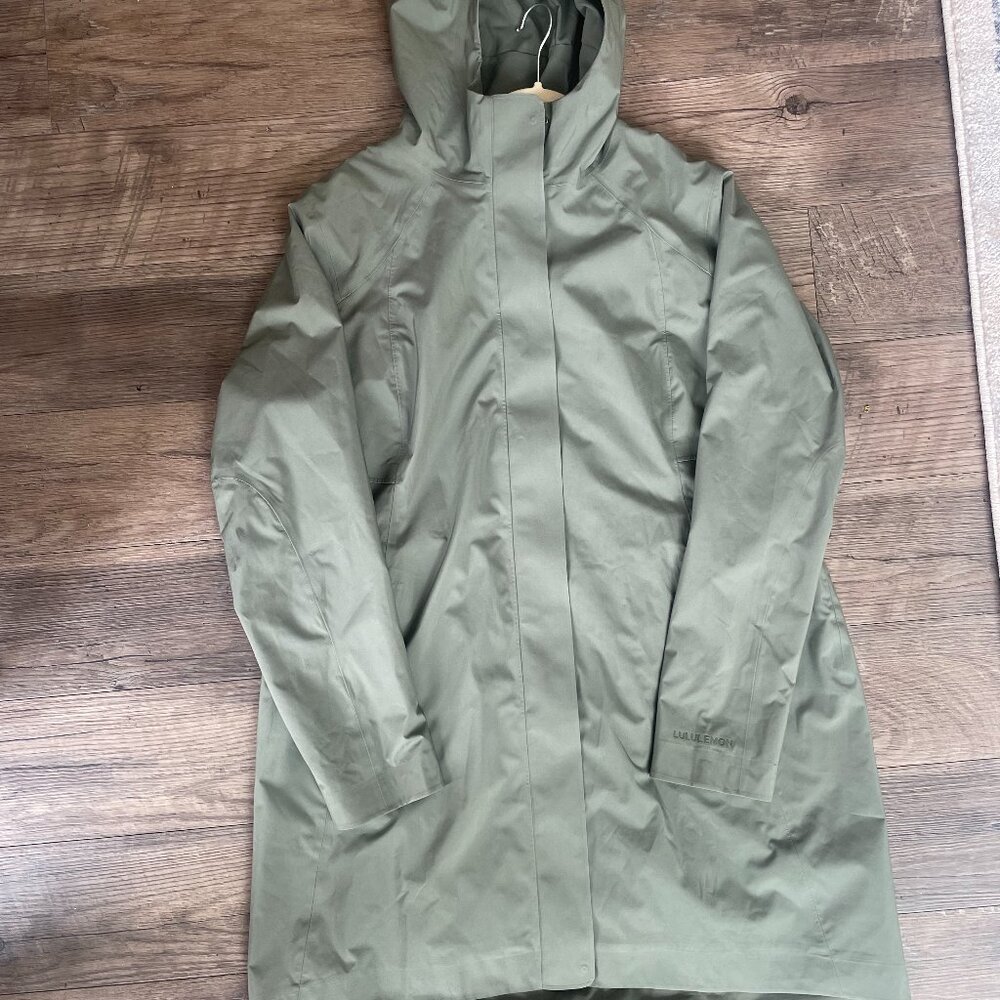 LuluLemon Rain Rebel Jacket Medium Olive Size 16